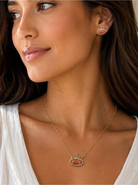 Kendra Scott Disney Princess Crown Gold Pendant Necklace Pink Mother of Pearl